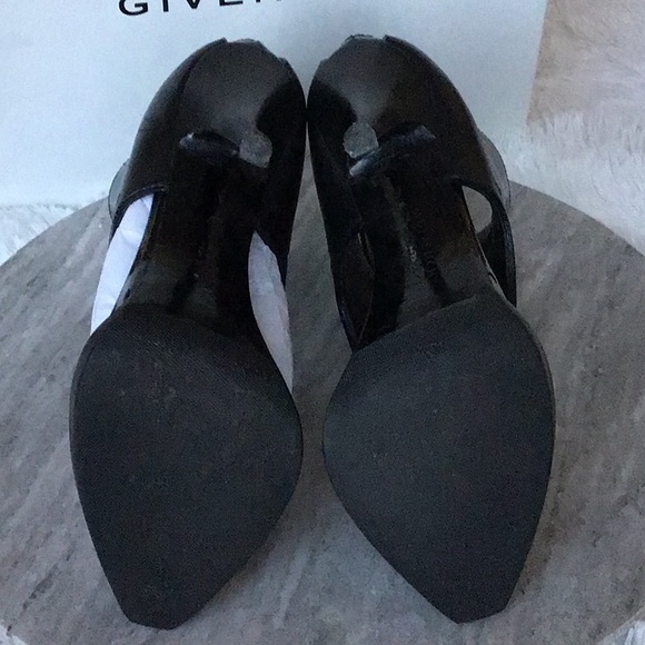 GIVENCHY BLACK PATENT AND MATTE LEATHER CALFSKIN PUMPS. - Picture 14 of 14